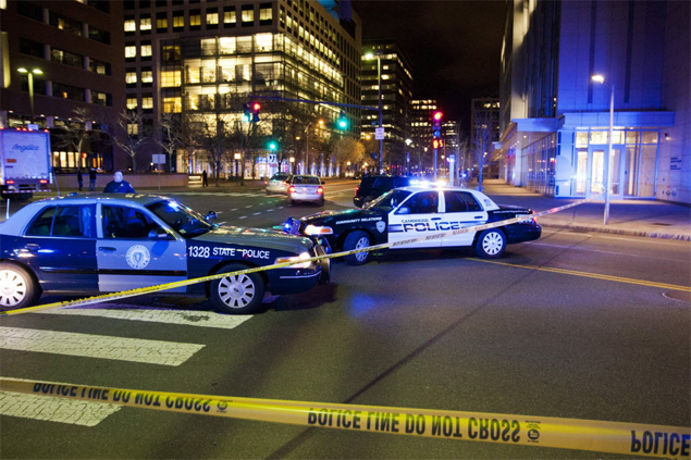 Autoridades fazem buscas no campus da universidade MIT, próxima de Boston, nos EUA, onde um policial foi morto a tiros