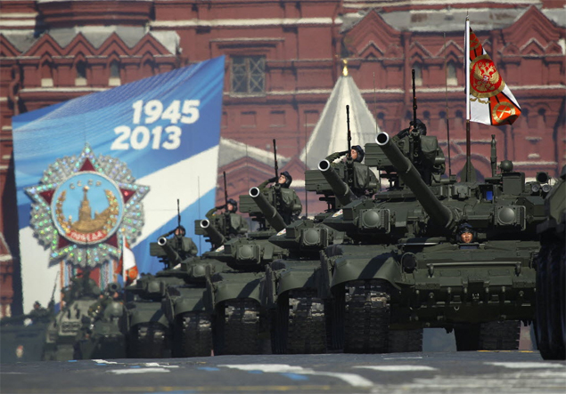 Militares russos partipam da tradicional parada militar em Moscou em ocasio do Dia da Vitria sobre a Alemanha nazista