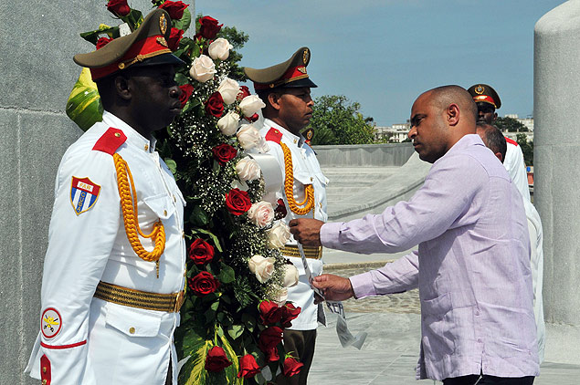 O primeiro-ministro do Haiti, Laurent Lamothe, durante visita a mausolu dos heris cubanos, em Havana, na semana passada