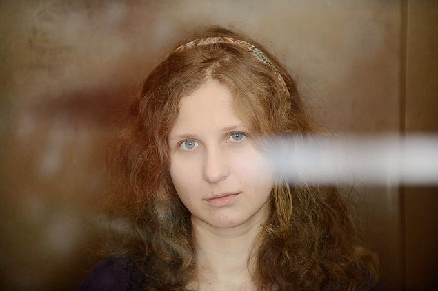 Maria Alyokhina, em julgamento em agosto; integrante da Pussy Riot  internada aps seis dias de greve de fome na priso