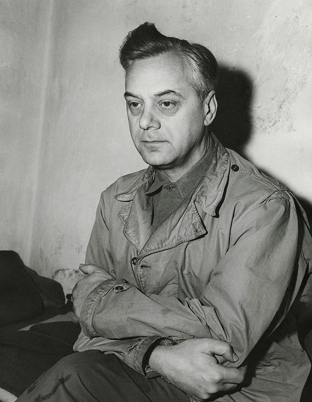 Alfred Rosenberg, em sua cela, durante o julgamento de crimes de guerra em Nuremberg, em 1946