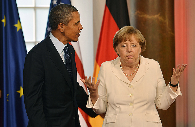 Merkel gesticula durante visita de Obama a Berlim em 2013