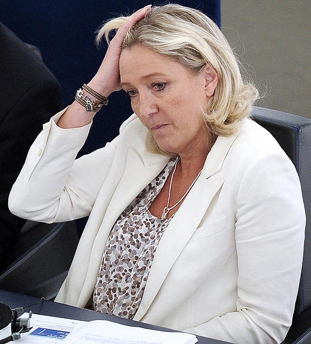 Lder da extrema-direita, Marine Le Pen comenta sobre fim de imunidade em sesso do Parlamento Europeu, em Estrasburgo