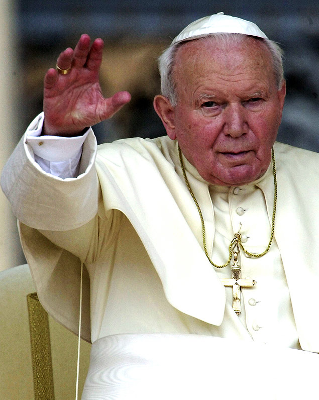 Papa João Paulo 2º, em 2001; pontífice será canonizado ainda este ano, após ter segundo milagre aprovado pelo Vaticano