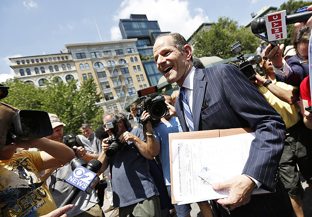 O ex-governador de Nova York Eliot Spitzer faz campanha pelo cargo de fiscal de contas