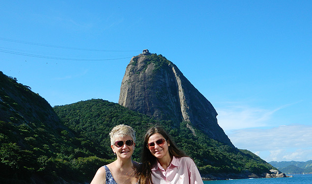 Melanie Servetas (à esq.) e Claudia Amaral no Rio de Janeiro