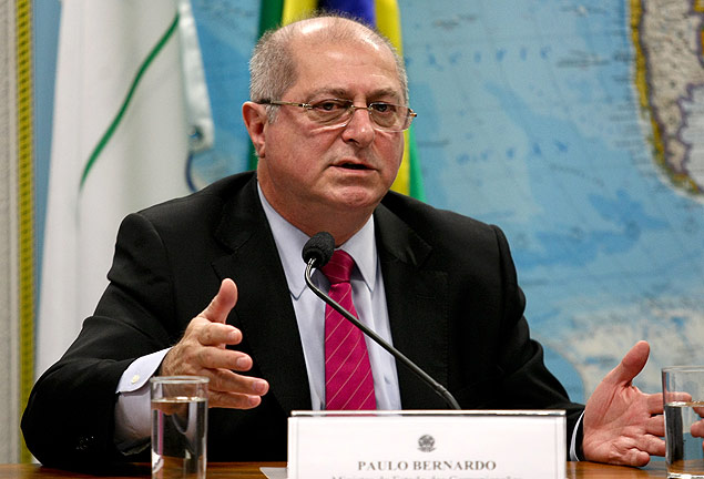 Em comissão, ministro Paulo Bernardo diz que informações estratégicas do governo brasileiro não são tratadas por e-mail