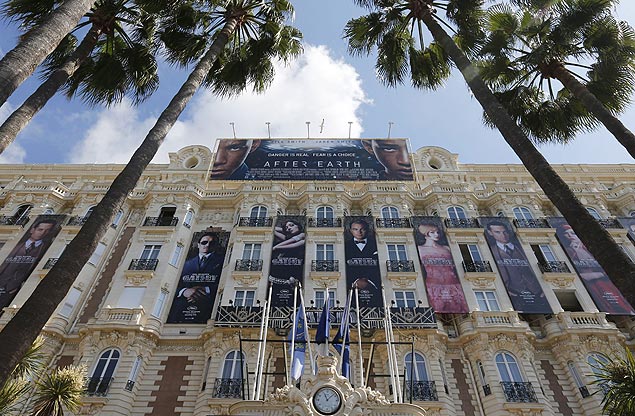 O hotel Carlton, em Cannes, onde um ladrão sozinho roubou uma maleta com R$ 120 milhões em joias. Em 1954, o hotel foi um dos cenários do filme "Ladrão de Casaca", de Alfred Hitchcock