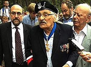 Samuel Willenberg visita Treblinka no aniversrio de 70 anos da revolta