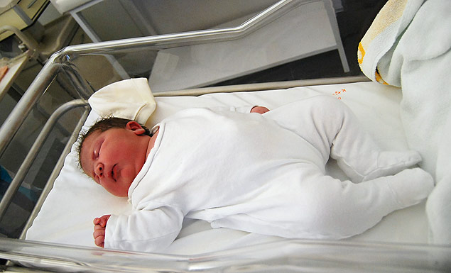 Mara Lorena, maior criana j nascida em parto normal na Espanha, na maternidade do hospital Marina Salud 