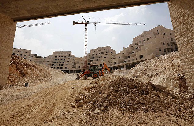 Casas em construo no assentamento de Pisgat Zeev, na Cisjordnia; Israel expande colnias em territrios palesinos