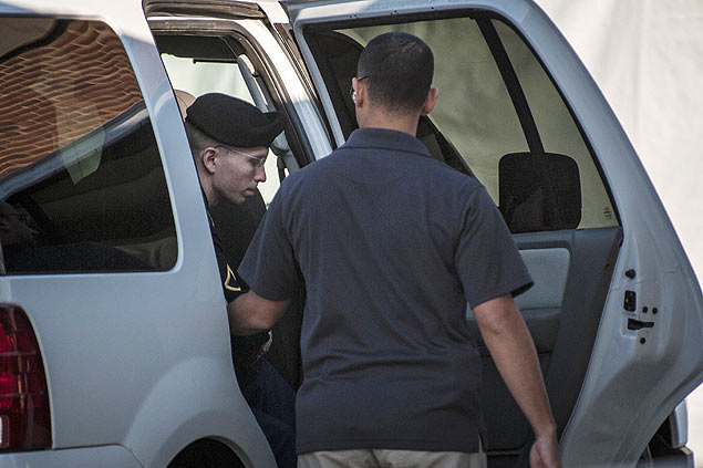 Bradley Manning, que serviu no Afeganisto,  levado para tribunal responsvel por seu julgamento