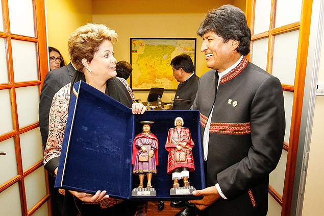BRA01. PARAMARIBO (SURINAM), 30/08/2013.- Fotografa cedida por la Presidencia de Brasil donde aparece la presidenta brasilea, Dilma Rousseff, mientras se rene con su homlogo boliviano, Evo Morales, hoy, viernes 30 de agosto de 2013, durante la Cumbre de la Unin de Naciones Suramericanas (Unasur) EFE/Roberto Stuckert Filho/Cortesa Presidencia de Brasil/SOLO USO EDITORIAL/NO VENTAS ORG XMIT: BRA01