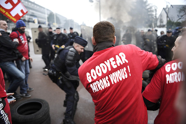 Protesto contra deciso da Goodyear de fechar fbrica na Frana, onde mudanas econmicas no acontecem com facilidade