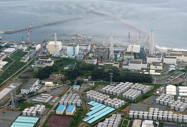 Vista aérea da usina nuclear de Fukushima em foto tirada em agosto de 2013, dois anos após tsunami