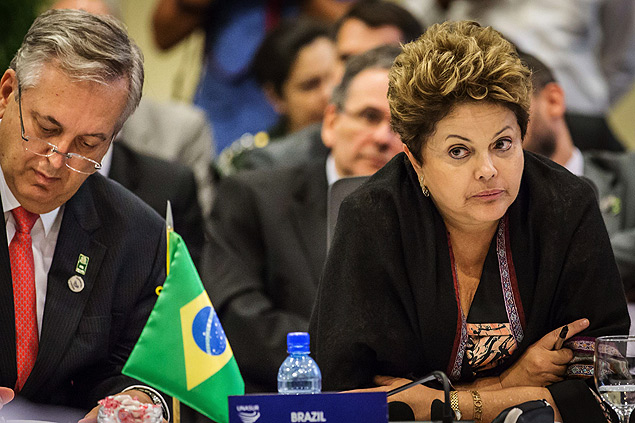 Ministro de Relações Exteriores, Luiz Alberto Fuigueiredo, ao lado da presidente Dilma Rousseff, durante cúpula da Unasul, no sexta-feira (30) 