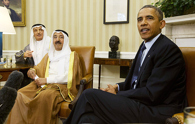 Obama se rene com o xeique Sabah al-Ahmad al-Jaber al-Sabah (2o  esquerda), emir do Kuwait, em 13 de setembro