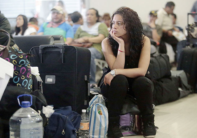 Turistas aguardam por oportunidade para deixar Acapulco, no Mxico, em 20 de setembro
