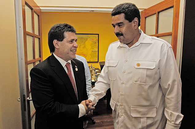 Horcio Cartes, presidente do Paraguai, e Nicols Maduro, presidente da Venezuela, durante a Cpula da Unio de Naes Sul-americanas (Unasul)