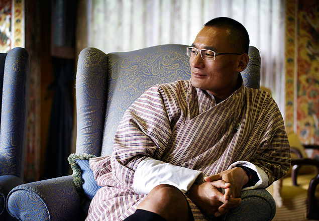 O primeiro-ministro do Buto, Tshering Tobgay, diz que o pas precisa reduzir os obstculos  felicidade