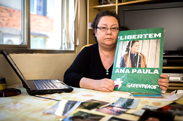 Rosngela, me de Ana Paula Maciel, ativista gacha do Greenpeace que est presa na Rssia, acusada de pirataria