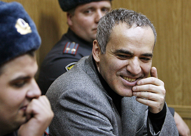 Garry Kasparov, campeo mundial de xadrez e oposicionista russo, em tribunal aps ser preso em protestos em foto de 2007
