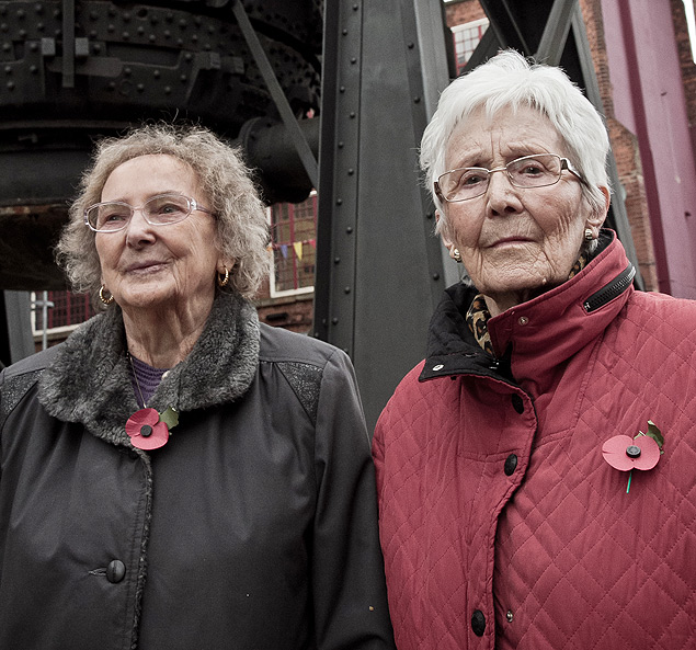 Dorothy Slingsby, 91 ( esquerda) e Kathleen Roberts, 93, conhecidas como as "Mulheres de Ao" na Segunda Guerra Mundial