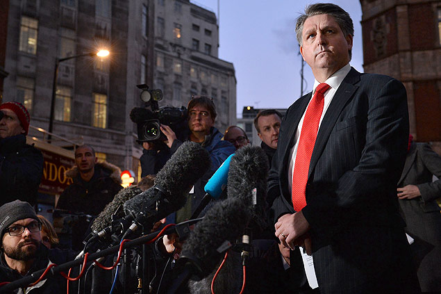 Kevin Hyland, da Scotland Yard, d informaes  imprensa sobre o resgate das mulheres sequestradas em Londres