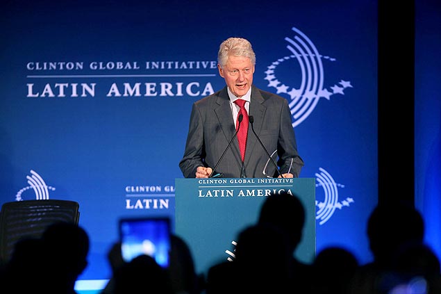 Durante evento no Rio, Bill Clinton elogia programa Bolsa Família