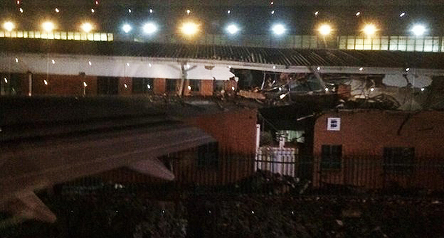 Prédio no aeroporto de Johannesburgo é atingido por asa de avião