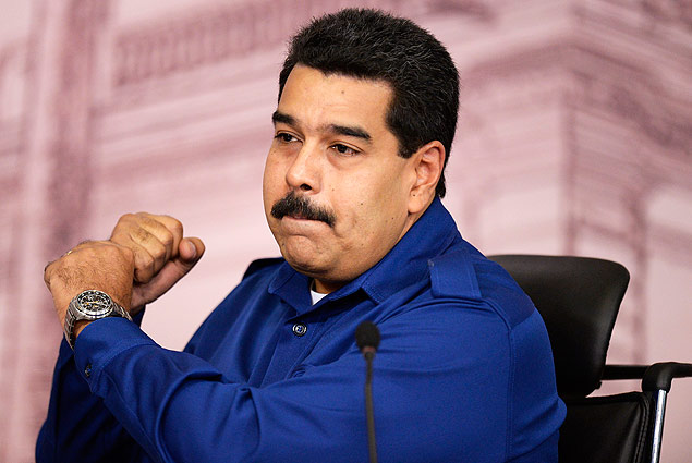O venezuelano Nicols Maduro culpa "burguesia parasitria" por inflao em conferncia com jornalistas em Caracas