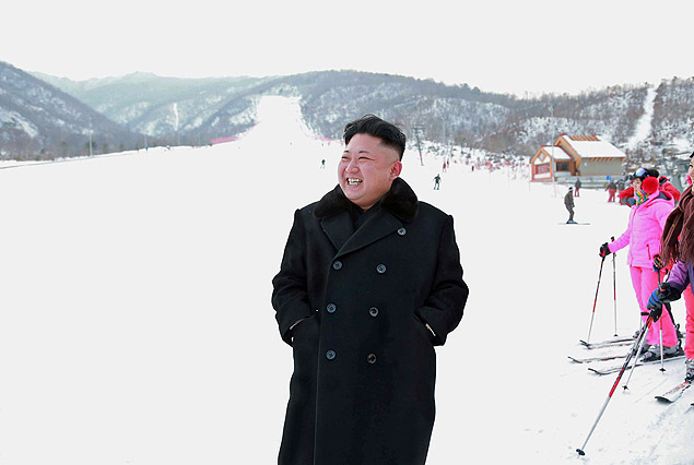 Ditador norte-coreano, Kim Jong-un, visita obras da estao de Masik, construda em dez meses; inteno  abrir para estrangeiros