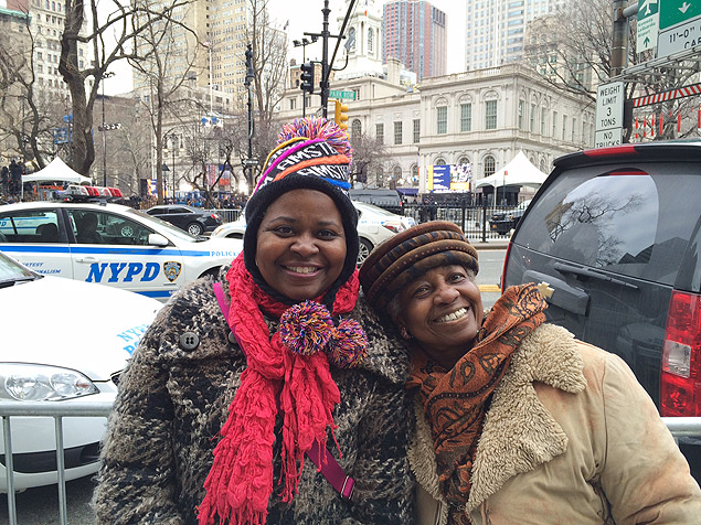 Zenobia McNally, panamenha que mora no brooklyn, com a me, Vilma, na posse do novo prefeito de Nova York
