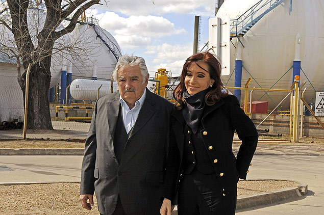 Mujica e Cristina durante evento no Uruguai, em agosto
