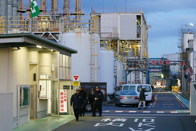 Polcia investiga exploso em indstria qumica em Yokkaichi, no Japo, que deixou cinco mortos e 12 feridos nesta quinta