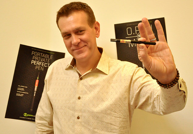 Todd Mitchem, vice-presidente executivo da Open Vape, que fabrica cigarros eletrônicos de maconha