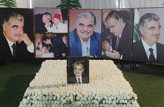 Fotos do ex-premi libans Rafiq Hariri em seu tmulo em Beirute, no Lbano