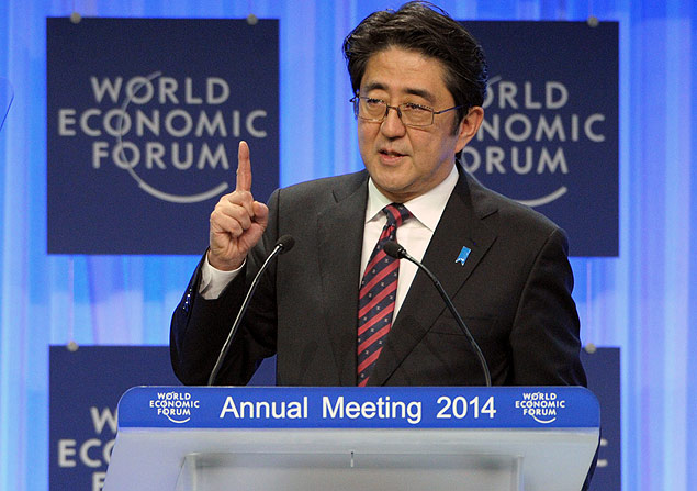 Primeiro-ministro japons, Shinzo Abe, fala no Frum Econmico Mundial de Davos, em janeiro