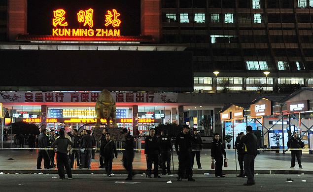 Exterior de esta��o onde aconteceu ataque que matou 29 pessoas na China