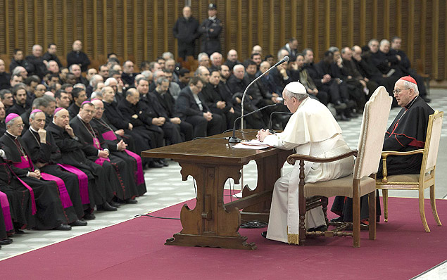Em reunio da Diocese de Roma, papa Francisco afirma que carrega tero que roubou de padre