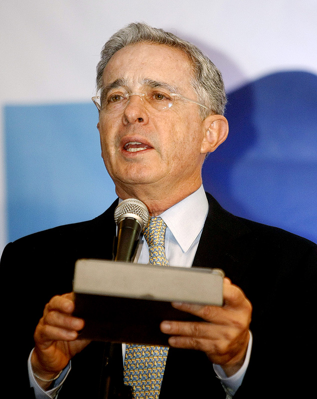O ex-presidente colombiano lvaro Uribe durante lanamento de seu partido, em maro de 2014