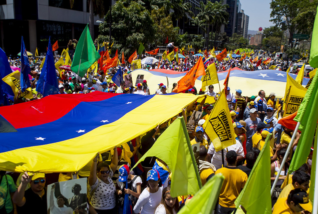 Manifestantes protestam contra o governo venezuelano em Caracas