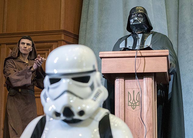Candidato  eleio presidencial na Ucrnia, "Darth Vader" participa de congresso do Partido da Internet