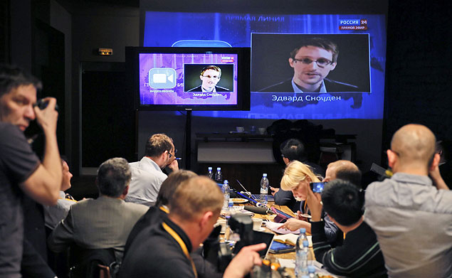 Vdeo de Snowden na televiso russa no qual pergunta  Putin se Rssia espiona em massa