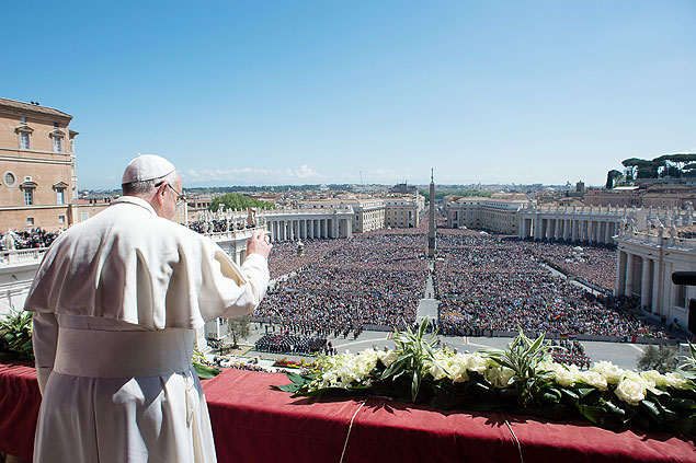 Papa Francisco concede a bno "Urbi et Orbi" em missa no Domingo de Pscoa, no Vaticano