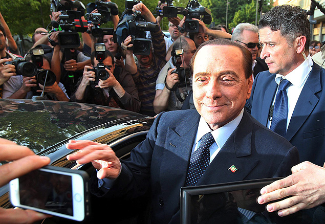 Silvio Berlusconi chega ao Tribunal de Milo para assinar documentos sobre o servio comunitrio