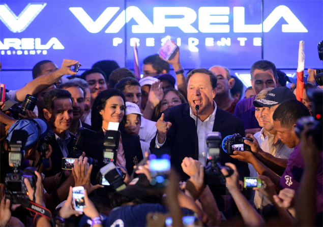 Candidato opositor Juan Carlos Varela faz discurso aps vencer eleies presidenciais do Panam