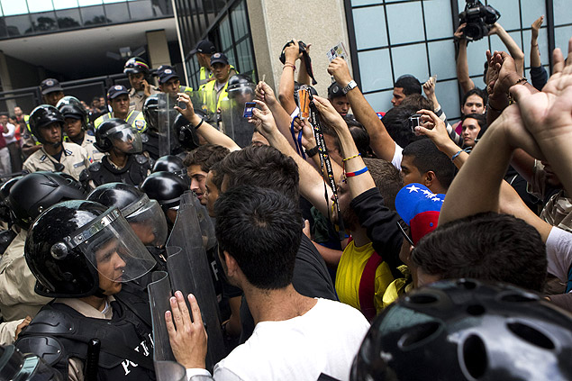 Polcia impede marcha de estudantes em Caracas