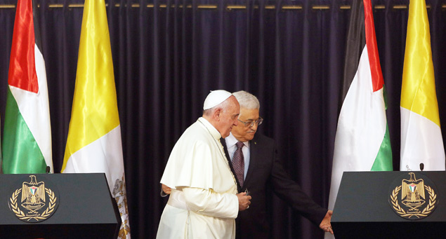 Papa Francisco e Mahmoud Abbas, o presidente palestino, durante encontro em Belém