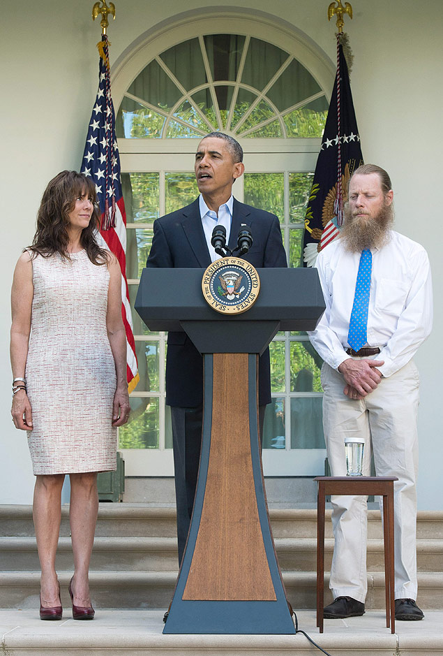 Obama discursa na Casa Branca ao lado dos pais do sargento Bowe Bergdahl, libertado neste sbado